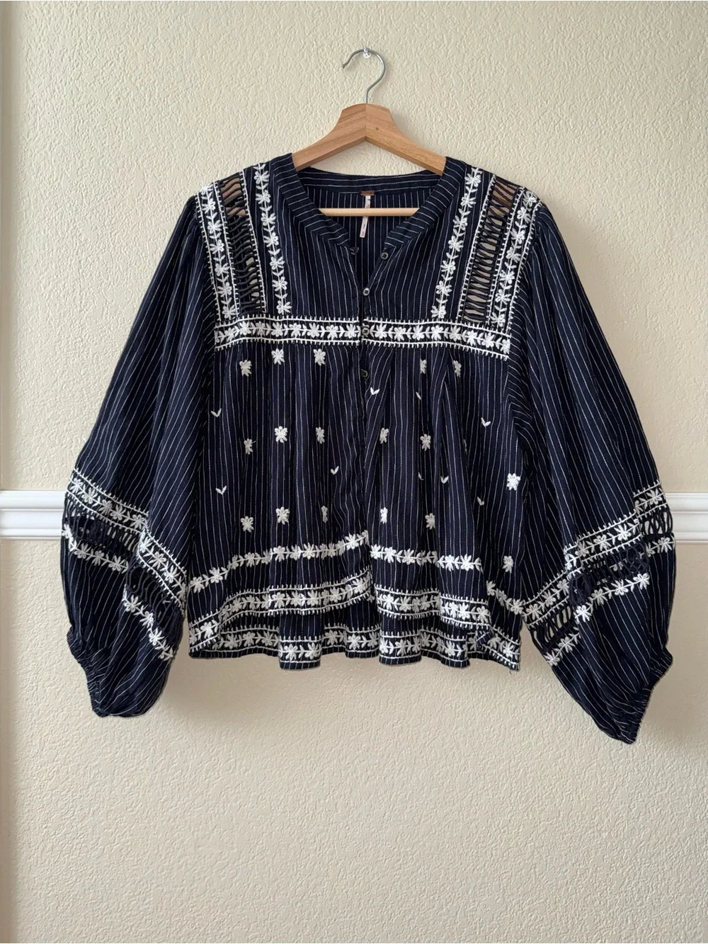 Free People All Roads Lead To You Embroidered Linen Puff Sleeve Blouse Navy M